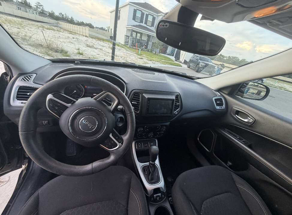 Used 2018 Jeep Compass Sport w/ Tech Group FWD image 8