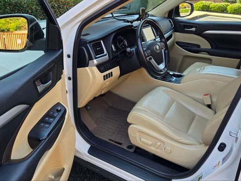 Used 2018 Toyota Highlander XLE image 13
