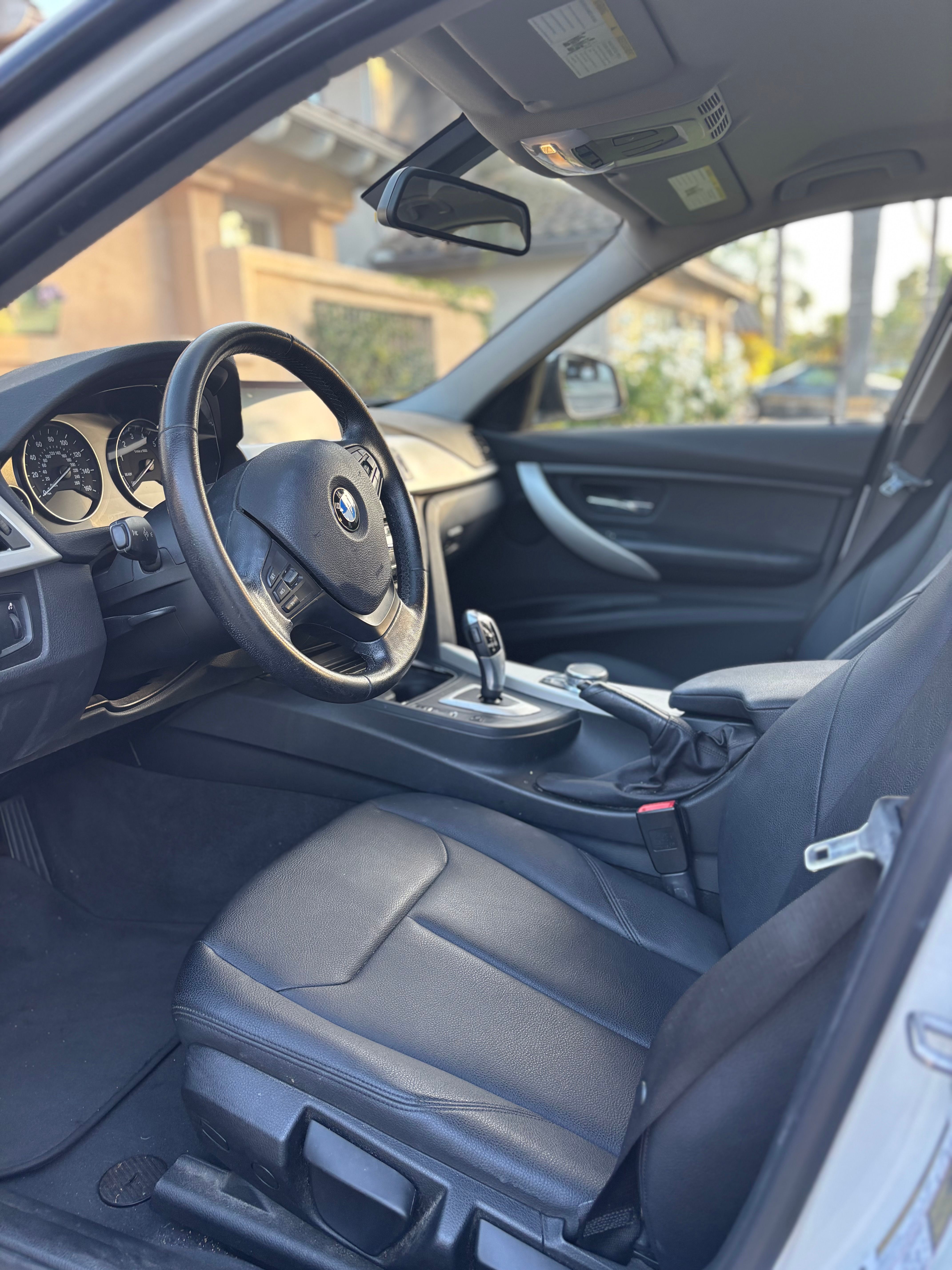 Used 2017 BMW 320i Sedan RWD image 5