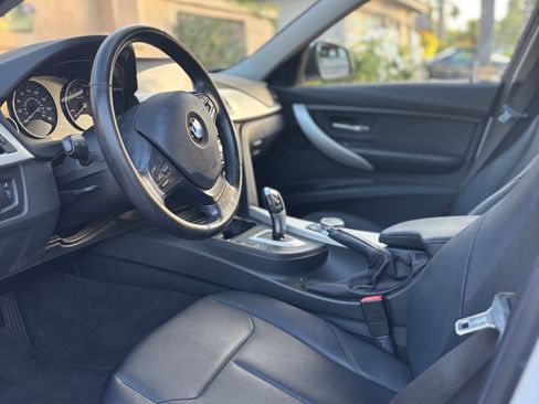 Used 2017 BMW 320i Sedan RWD image 5