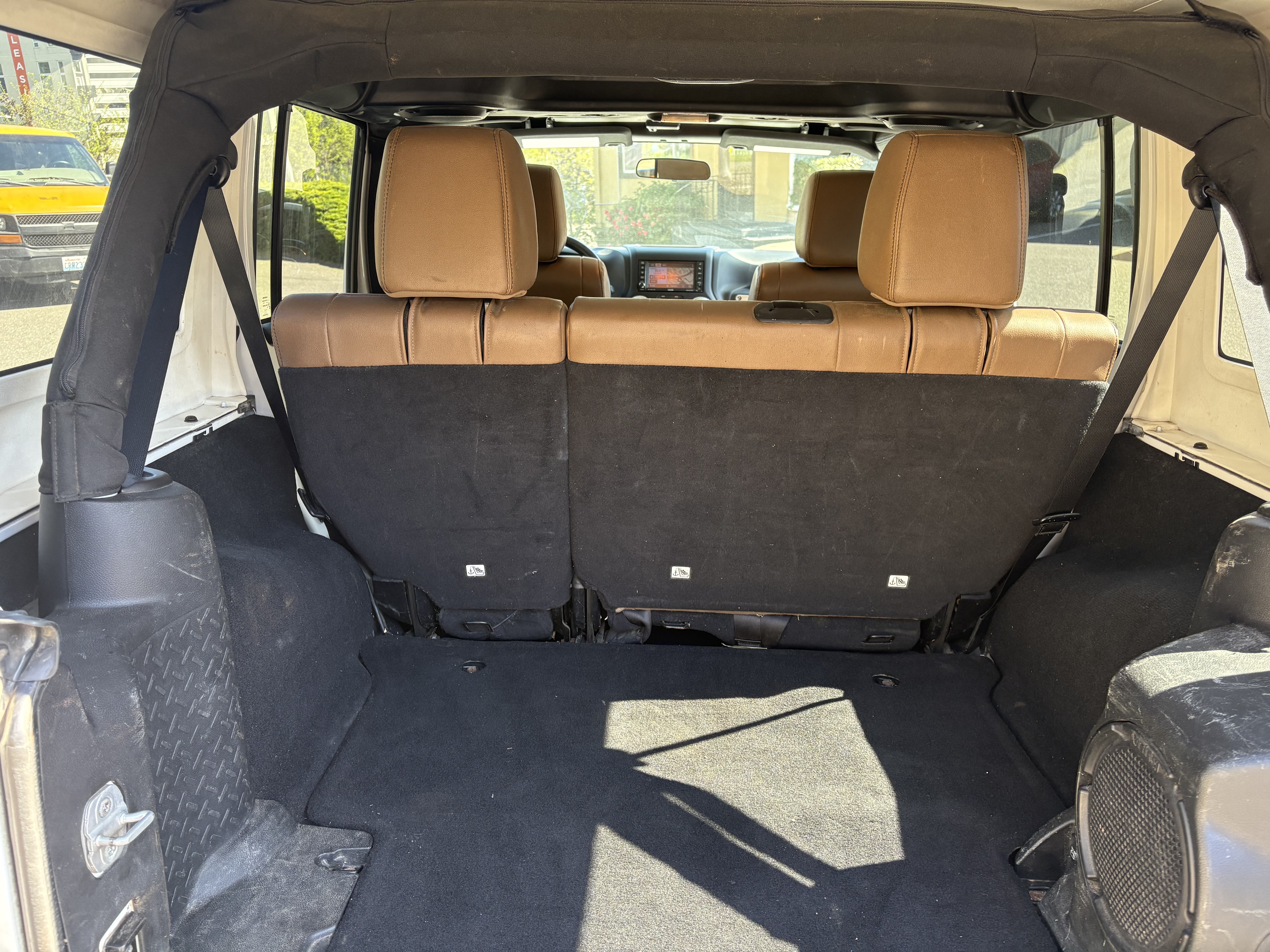 Used 2011 Jeep Wrangler Unlimited Rubicon w/ Connectivity Group AWD/4WD image 5