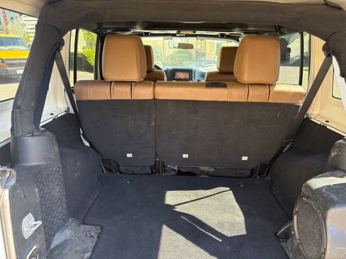 Used 2011 Jeep Wrangler Unlimited Rubicon w/ Connectivity Group image 5