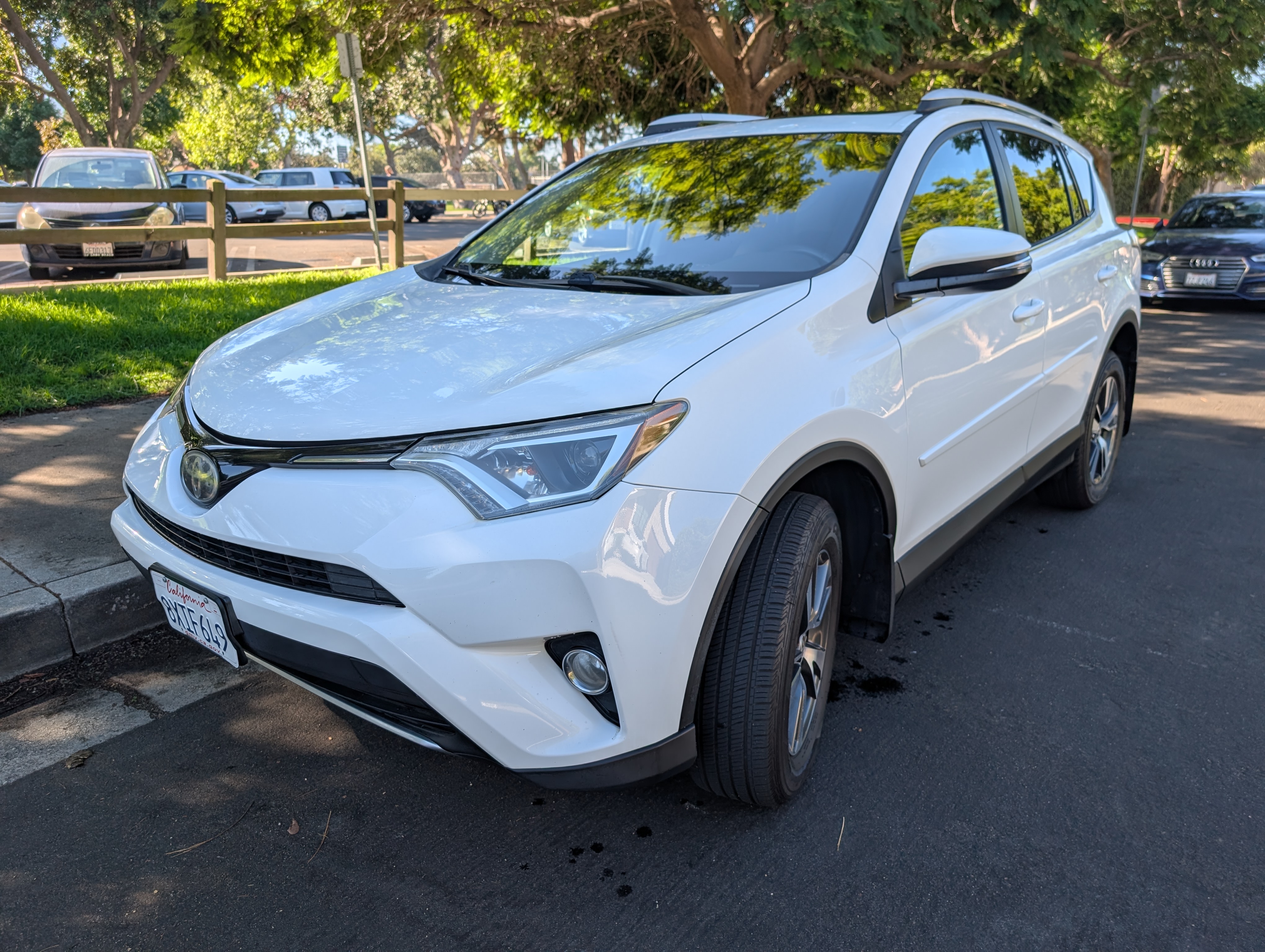 Used 2017 Toyota RAV4 XLE w/ All Weather Liner Package FWD image 4