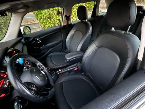Used 2020 MINI Cooper 4-Door Hardtop FWD image 9