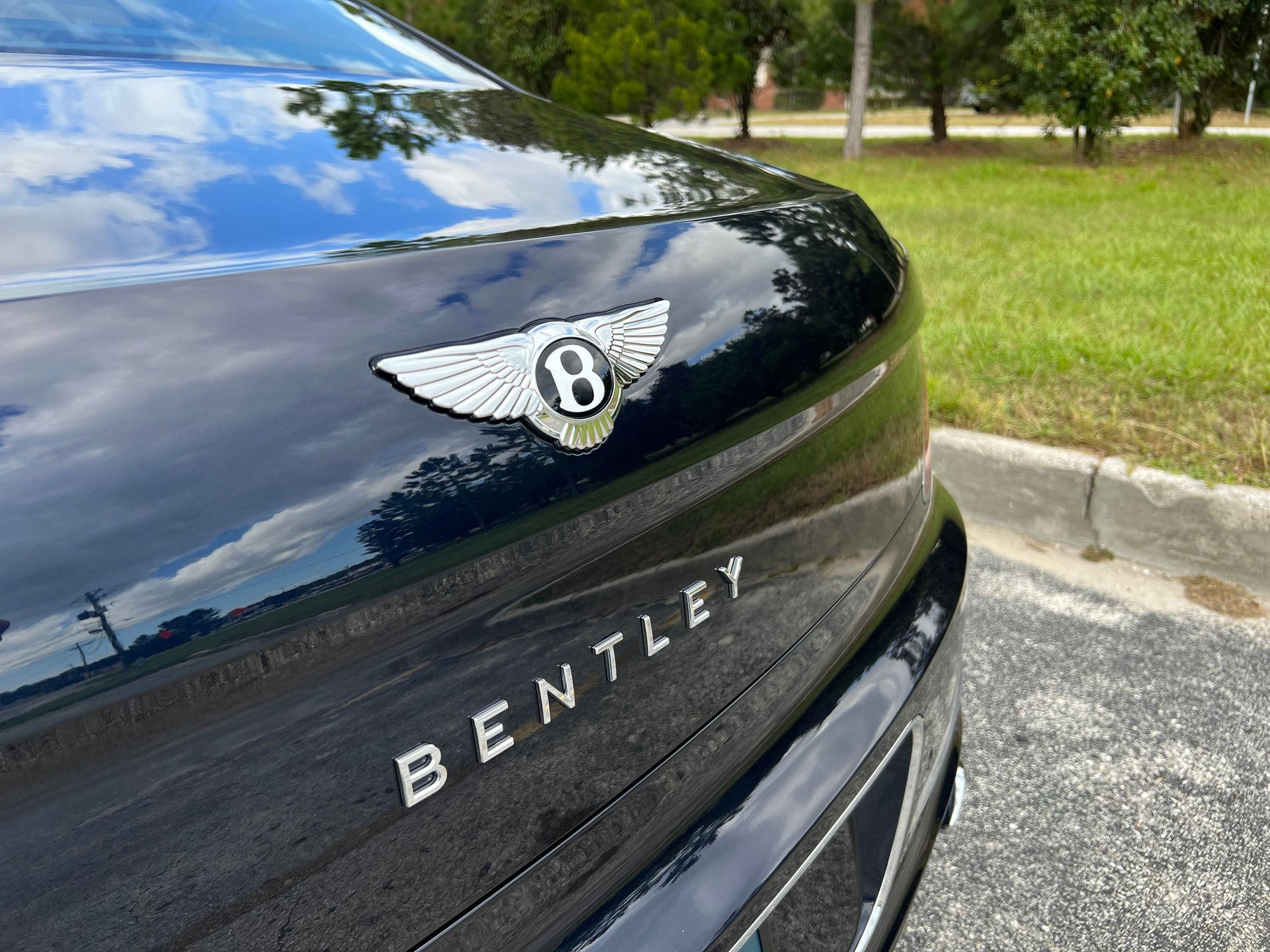 Used 2022 Bentley Flying Spur V8 AWD/4WD image 10