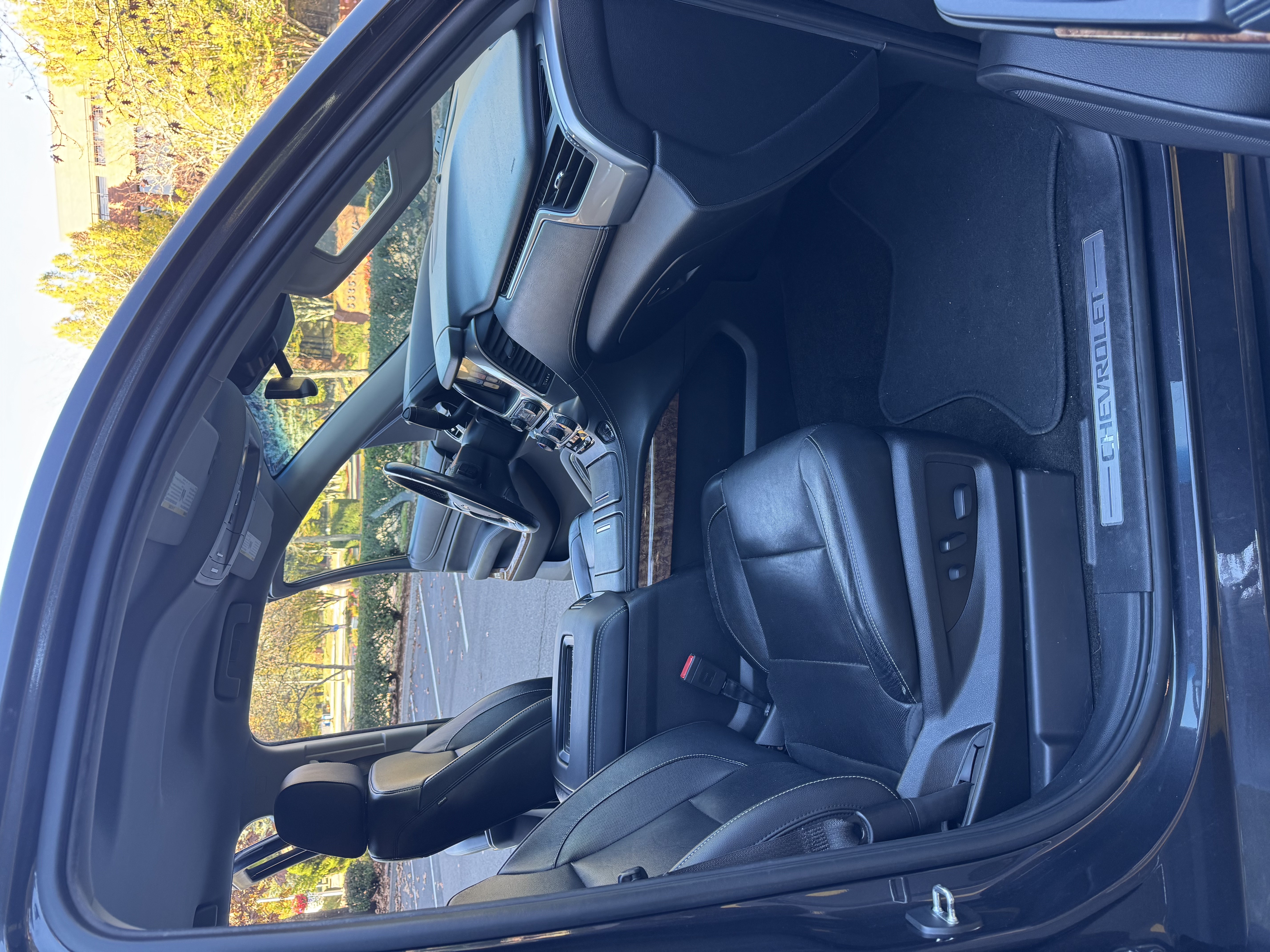 Used 2018 Chevrolet Tahoe Premier AWD/4WD image 12