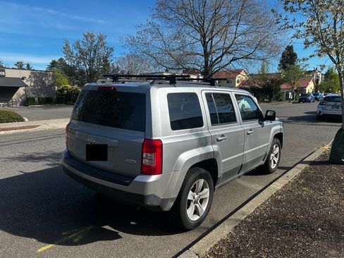 Used 2017 Jeep Patriot Latitude AWD/4WD image 5
