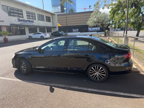 Used 2016 Volkswagen Jetta Sport image 8