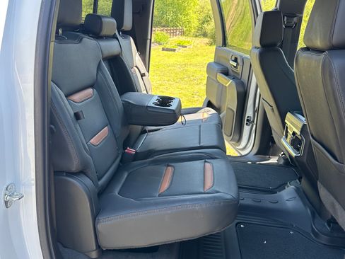 Used 2023 GMC Sierra 2500 AT4 w/ AT4 Premium Plus Package AWD/4WD image 15