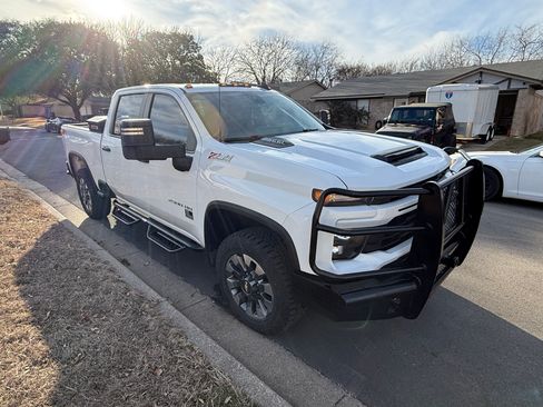 Used 2024 Chevrolet Silverado 2500 Custom w/ Custom Value Package image 9