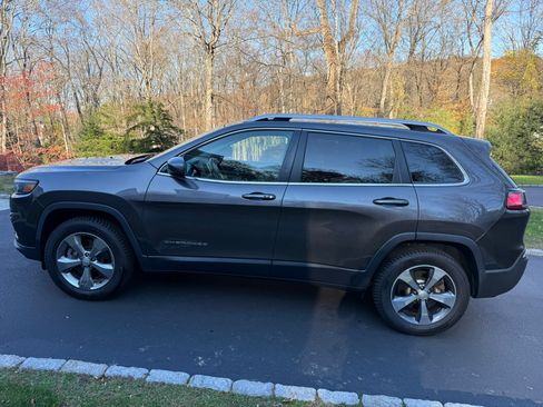 Used 2019 Jeep Cherokee Limited image 1