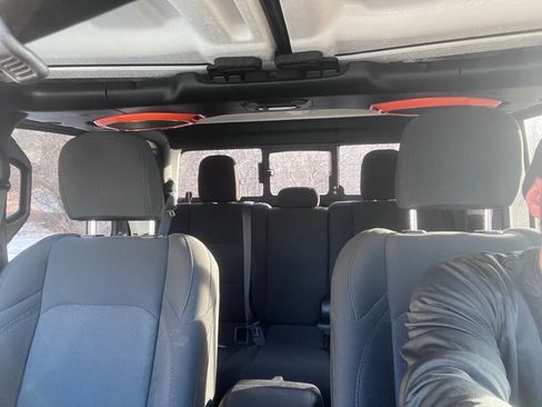 Used 2021 Jeep Gladiator Sport image 10