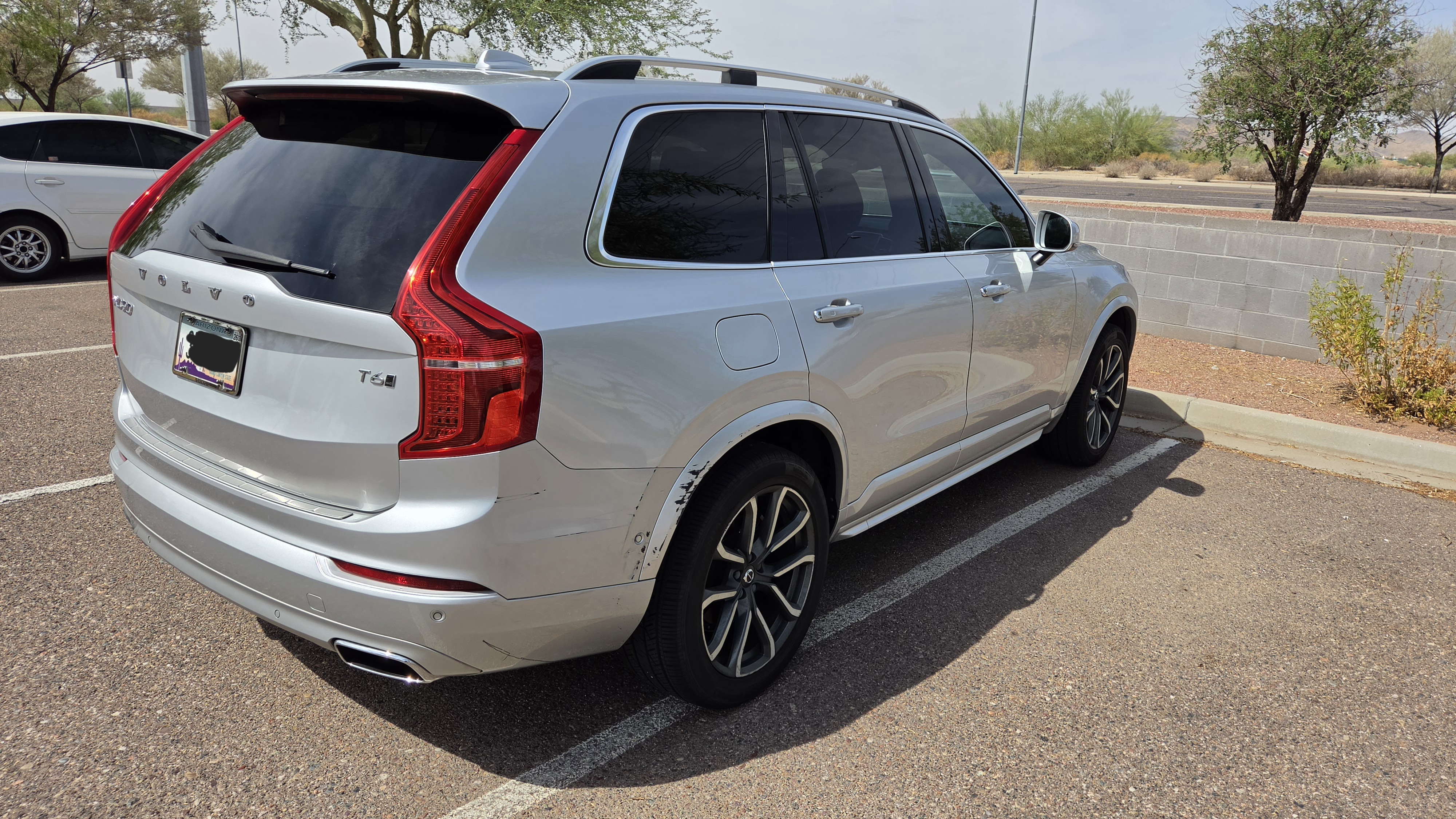 Used 2018 Volvo XC90 T6 Momentum w/ Convenience Package AWD/4WD image 8