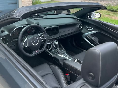 Used 2018 Chevrolet Camaro SS RWD image 12