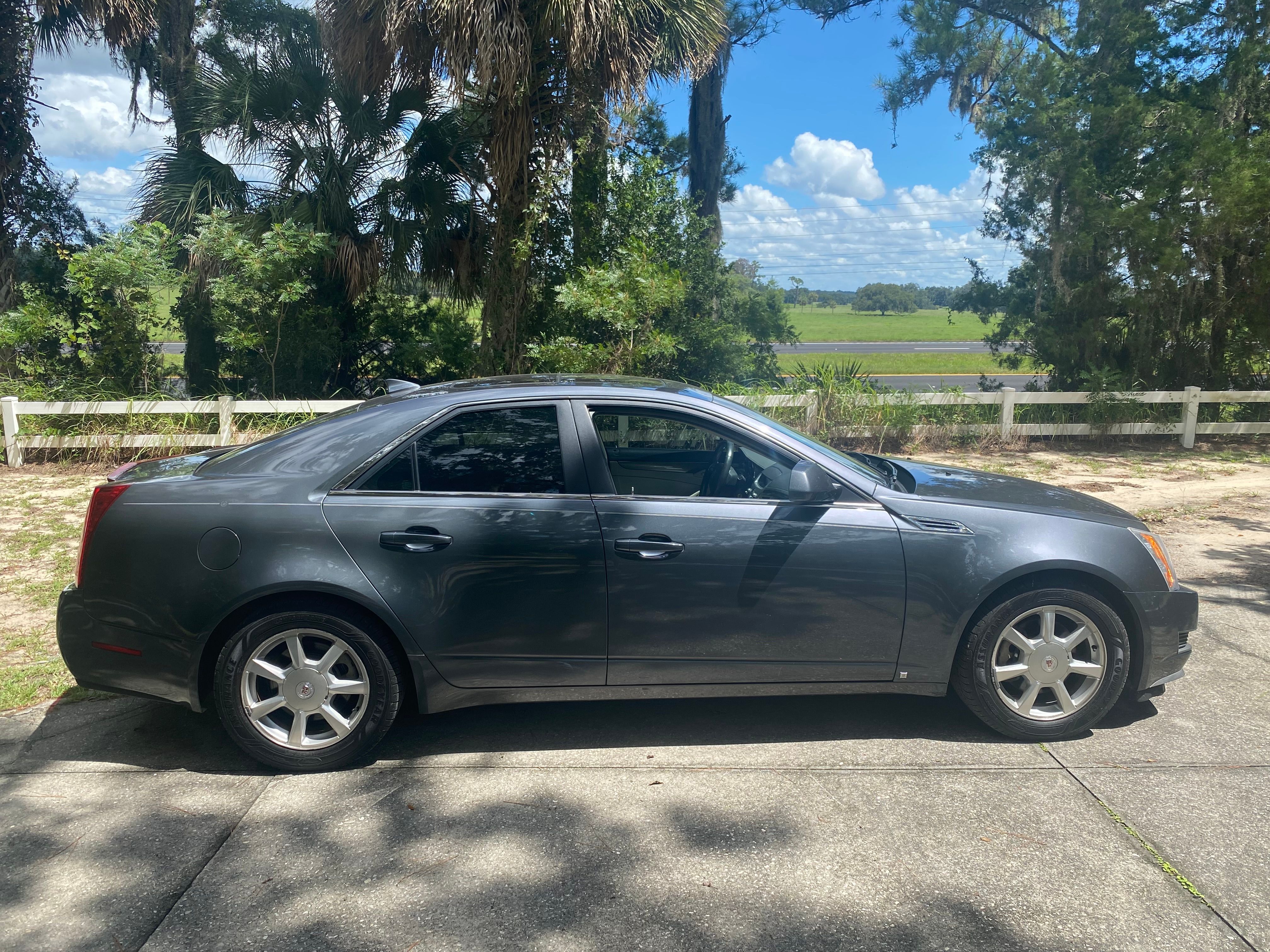 Used 2009 Cadillac CTS 3.6 RWD image 2