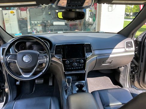 Used 2020 Jeep Grand Cherokee Limited AWD/4WD image 6