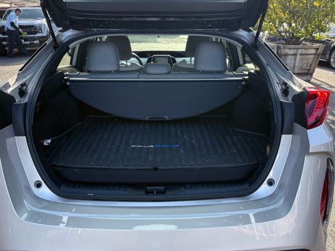 Used 2021 Toyota Prius Prime XLE image 2