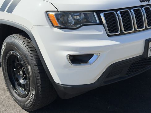 Used 2017 Jeep Grand Cherokee Laredo w/ Quick Order Package 2BE image 28