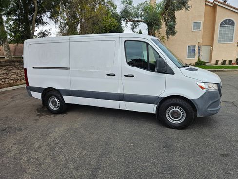 Used 2022 Mercedes-Benz Sprinter 2500 image 1