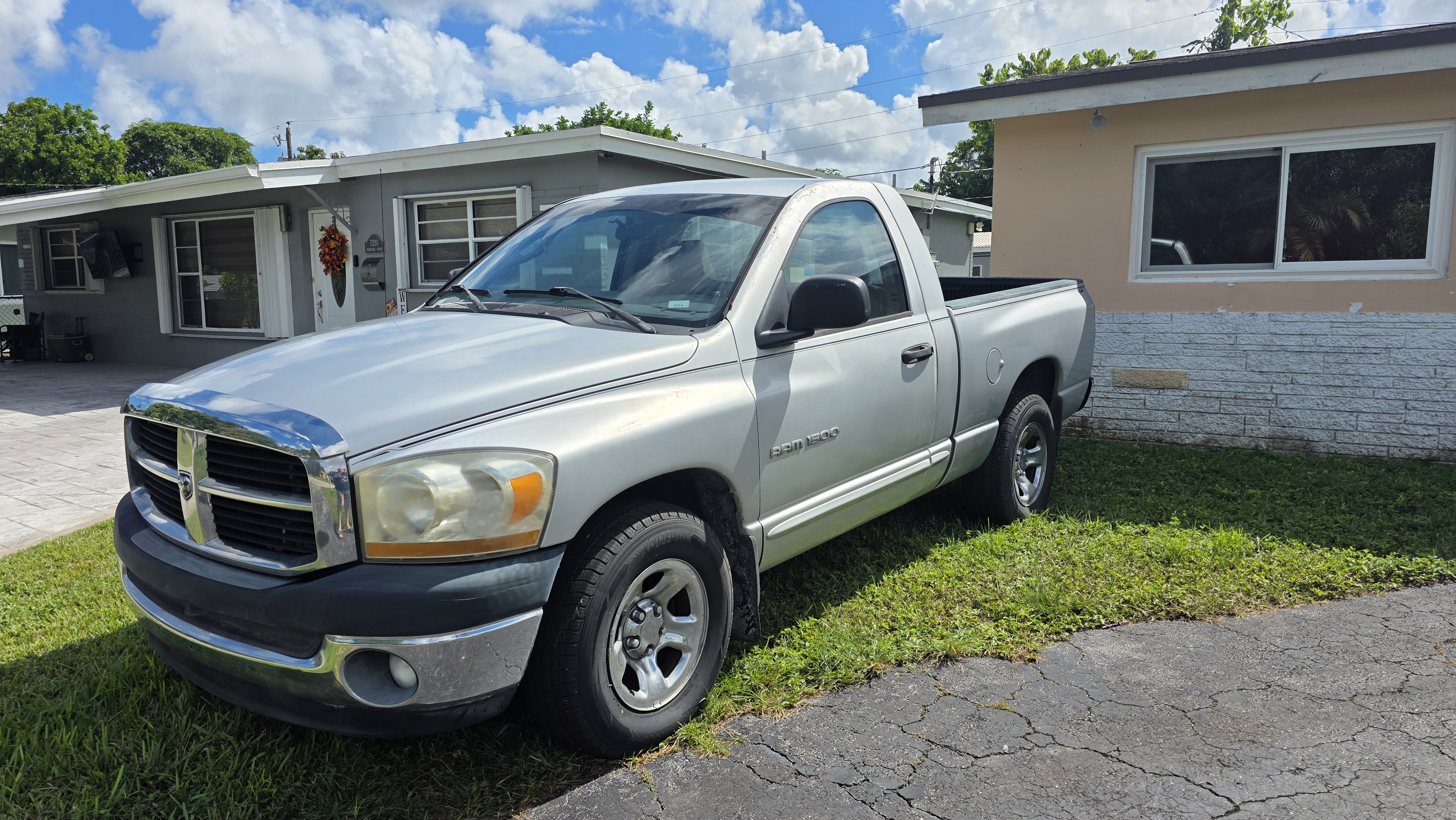 Used 2006 Dodge Ram 1500 Truck ST w/ V6 Value Group RWD image 1