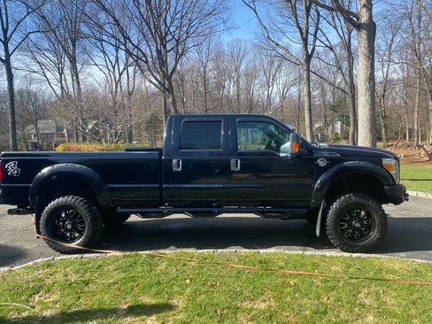 Used 2016 Ford F250 XLT image 1