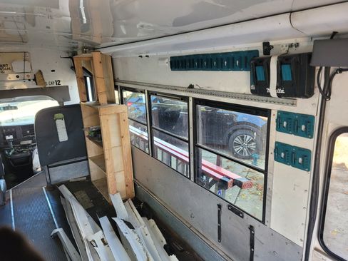 Used 2009 Chevrolet Express 3500 image 14