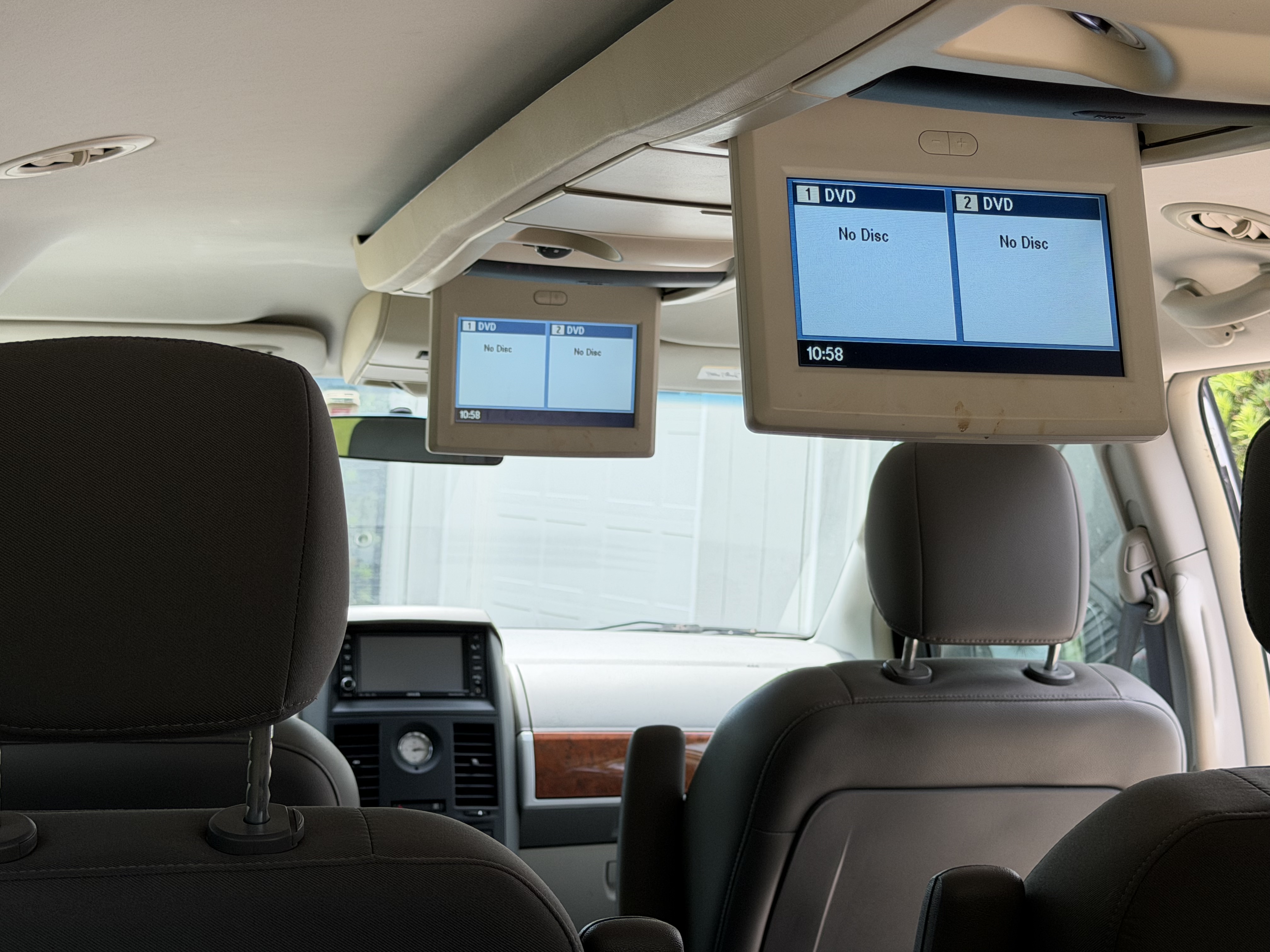 Used 2008 Chrysler Town & Country Touring FWD image 11