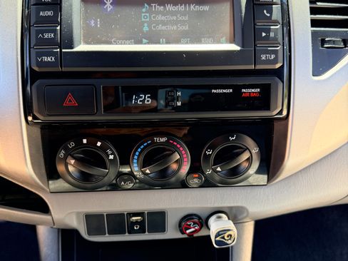 Used 2013 Toyota Tacoma PreRunner w/ SR5 Pkg RWD image 12