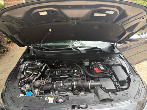 Used 2018 Honda Accord Touring image 8