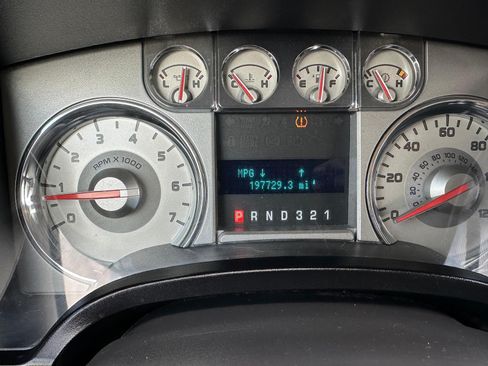 Used 2010 Ford F150 Lariat image 14