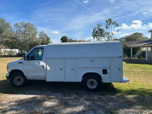 Used 2004 Ford E-350 and Econoline 350 Super Duty image 2
