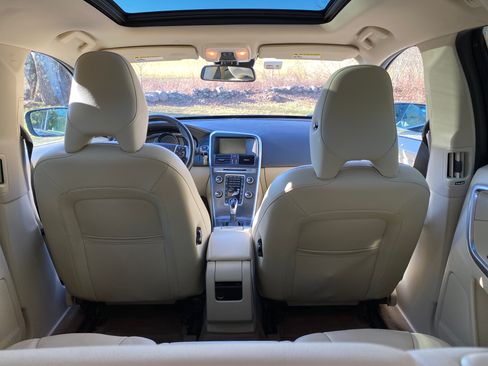 Used 2015 Volvo XC60 T6 Premier Plus image 10