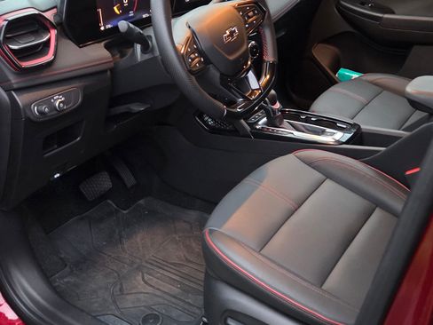 Used 2025 Chevrolet TrailBlazer RS w/ Convenience Package image 9