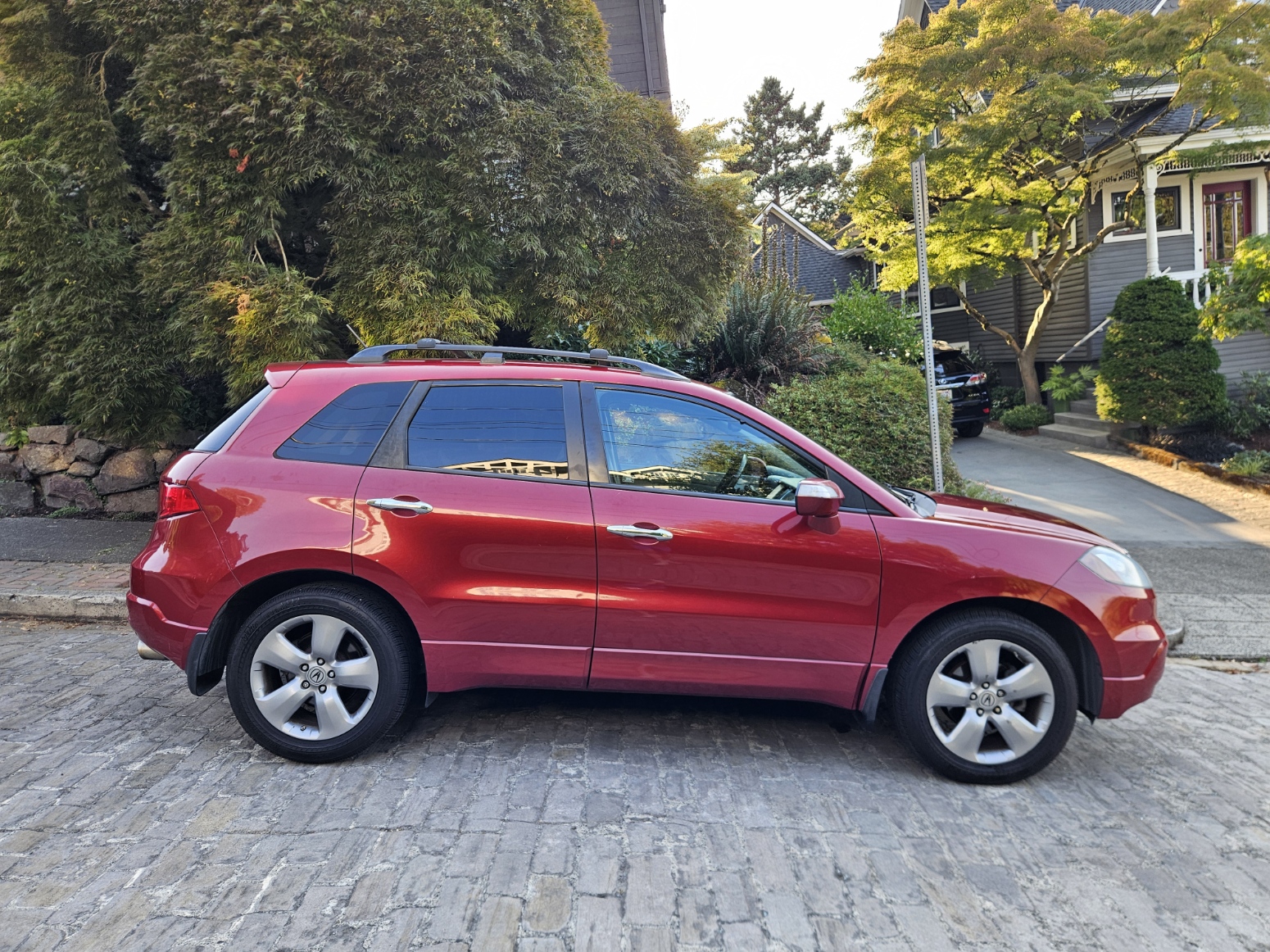 Used 2007 Acura RDX w/ Technology Package AWD/4WD image 2