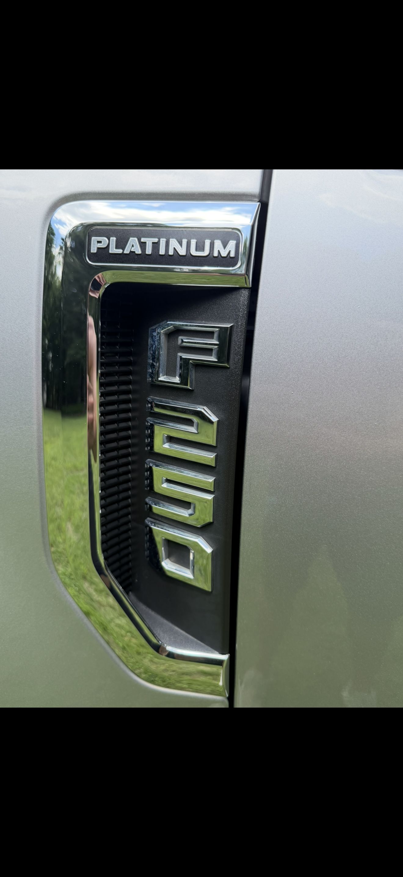 Used 2022 Ford F250 Platinum w/ FX4 Off-Road Package AWD/4WD image 26
