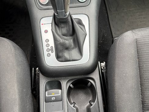 Used 2017 Volkswagen Tiguan Limited w/ Premium Package image 18