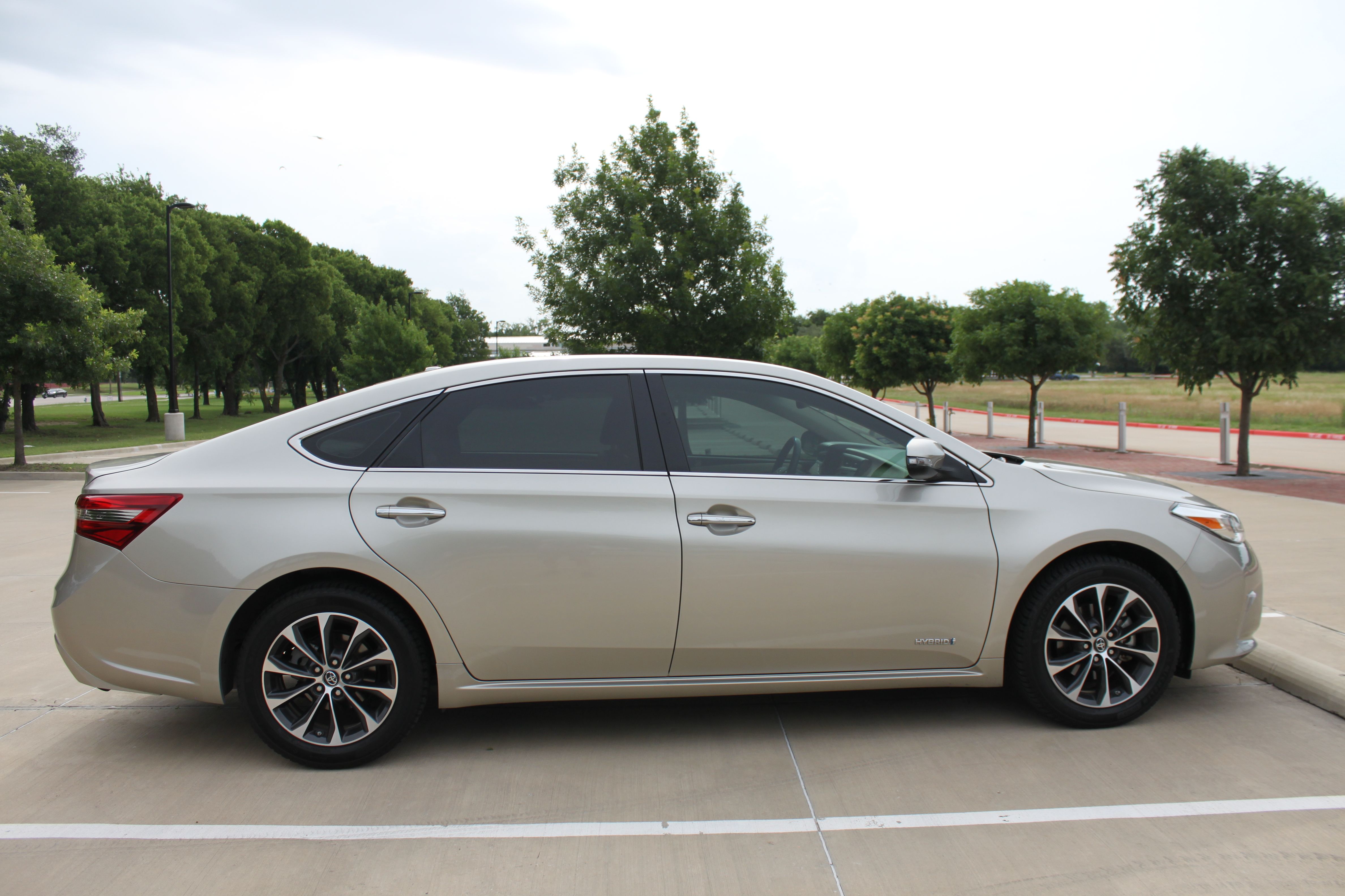 Used 2018 Toyota Avalon XLE Premium FWD image 1
