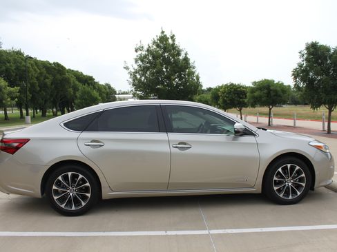 Used 2018 Toyota Avalon XLE Premium FWD image 1