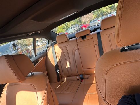 Used 2020 BMW M550i xDrive M550i xDrive Sedan 4D w/ Premium Package image 22