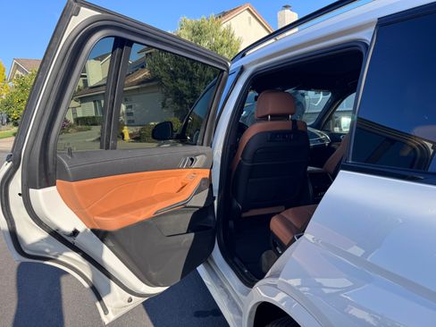 Used 2021 BMW X7 M50i image 15