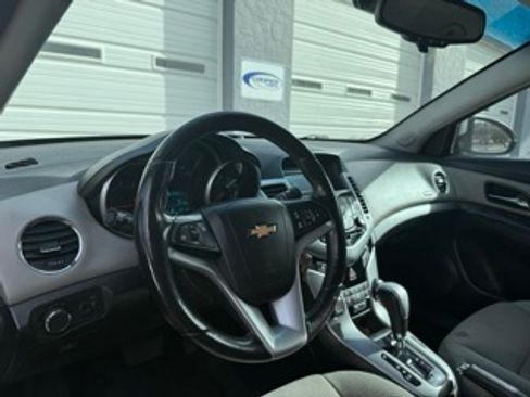 Used 2014 Chevrolet Cruze LT image 8
