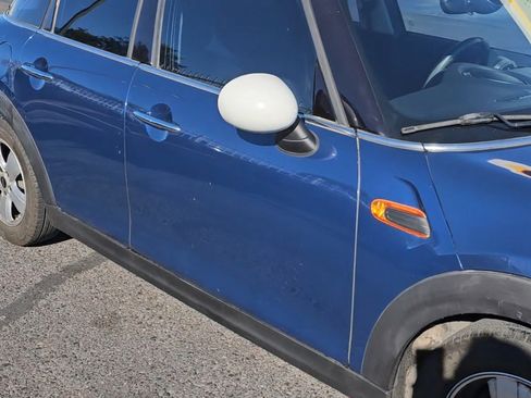 Used 2017 MINI Cooper 4-Door Hardtop image 4