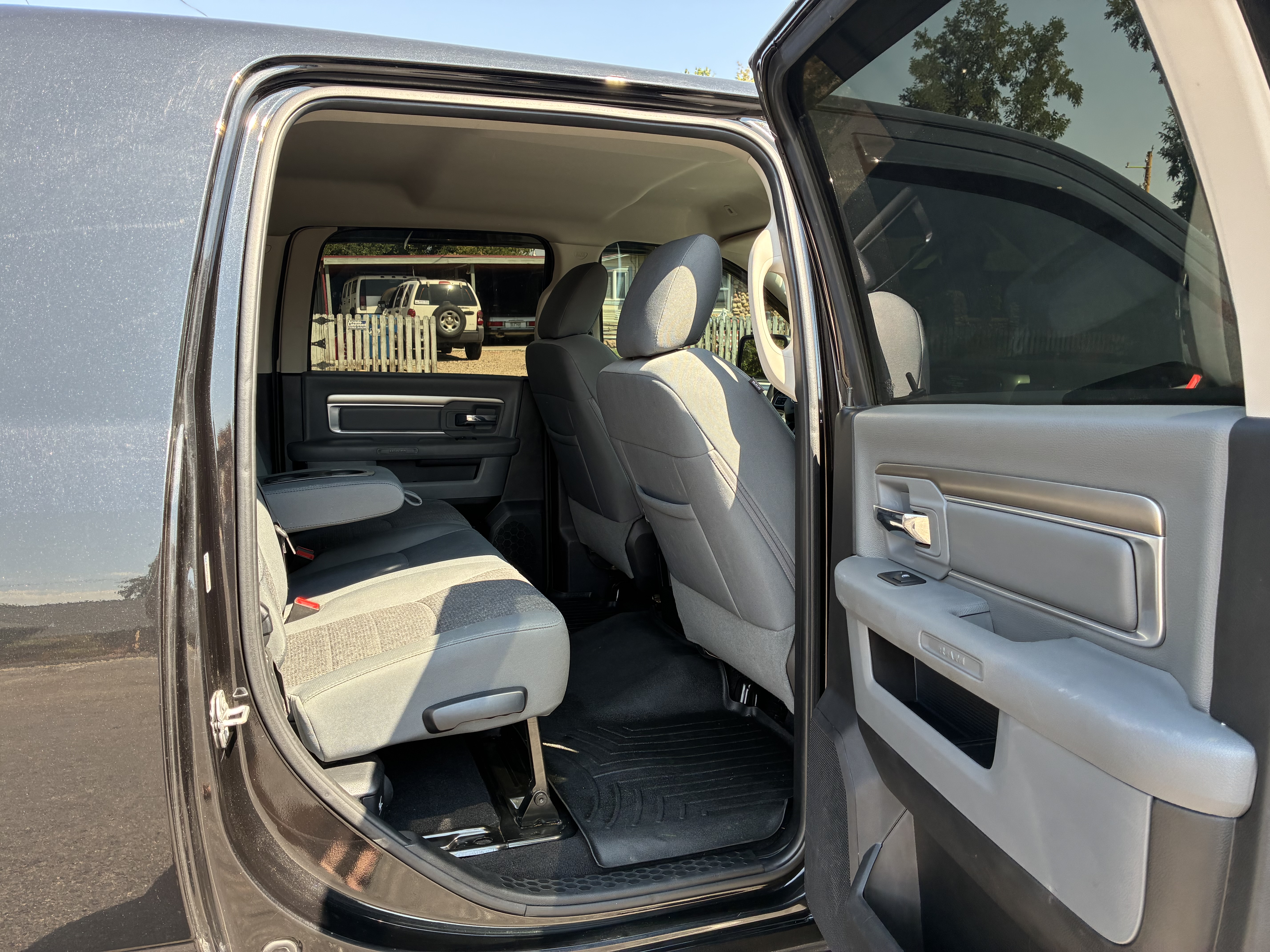 Used 2017 RAM 2500 Big Horn w/ Sport Appearance Group AWD/4WD image 11