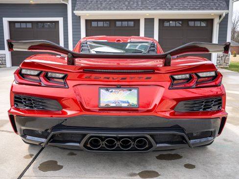 Used 2024 Chevrolet Corvette Z06 w/ Z07 Performance Package image 11