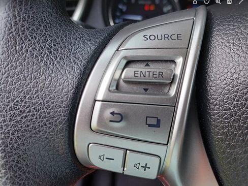 Used 2016 Nissan Rogue SV FWD image 19
