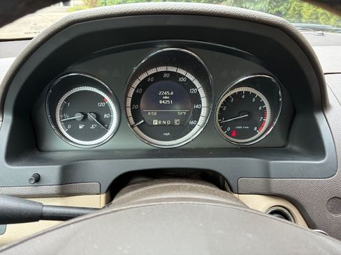 Used 2010 Mercedes-Benz C 300 Sedan image 9