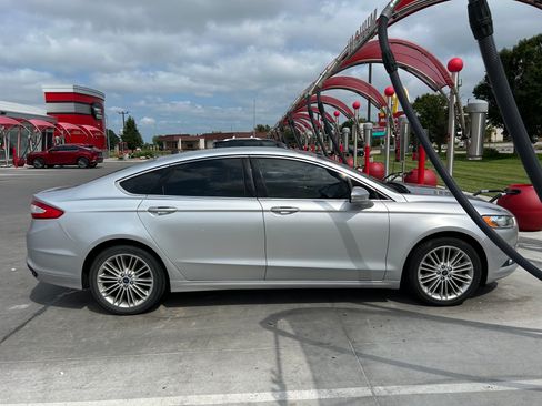 Used 2016 Ford Fusion SE w/ Equipment Group 202A AWD/4WD image 1