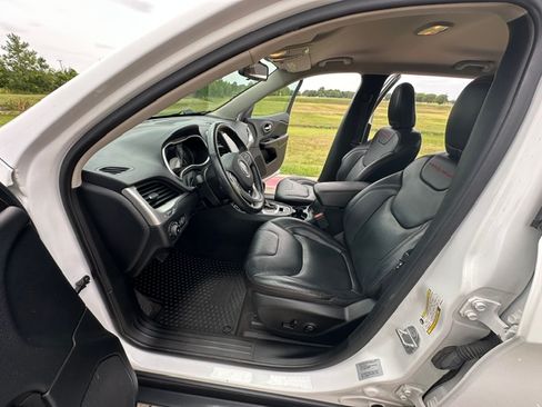 Used 2016 Jeep Cherokee Trailhawk w/ Leather Interior Group AWD/4WD image 15