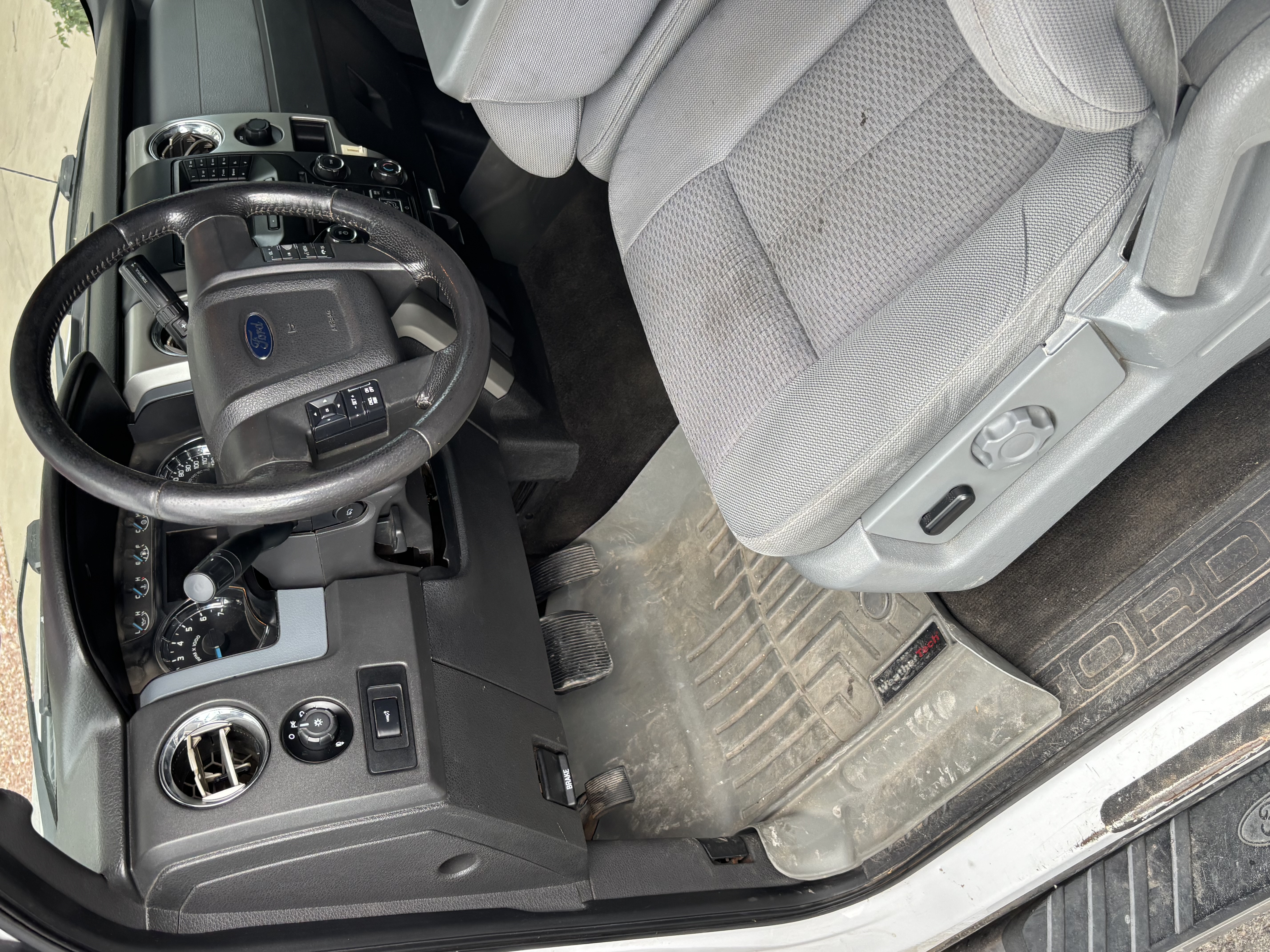 Used 2014 Ford F150 XLT w/ Equipment Group 302A Luxury AWD/4WD image 10