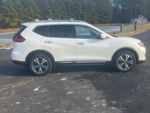 Used 2018 Nissan Rogue SL w/ Premium Package image 4